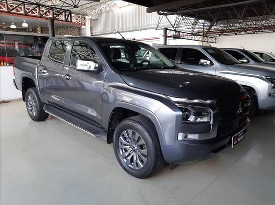MITSUBISHI TRITON 2.4 BITURBO DIESEL CD HPE-S 4X4 AUTOMÁTICO MITSUBISHI TRITON 2.4 BITURBO DIESEL CD HPE-S 4X4 AUTOMÁTICO